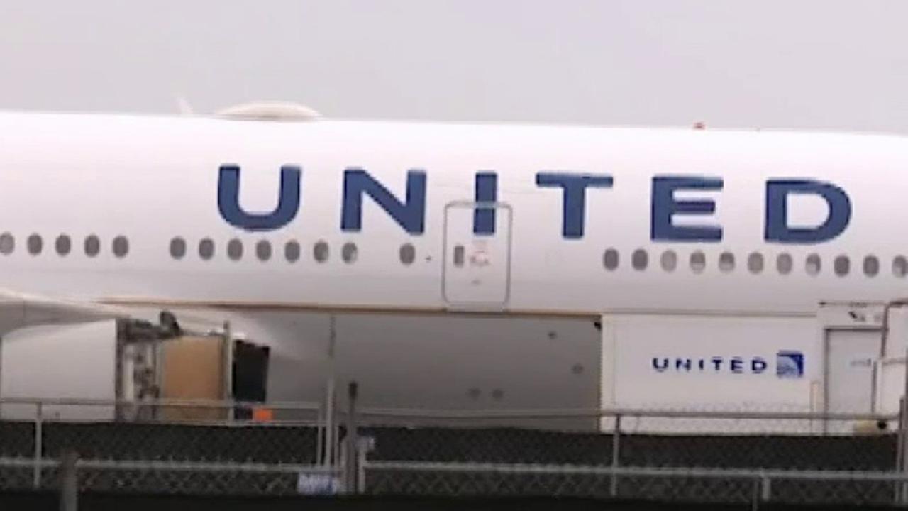 Fox Business Briefs: United Airlines, which is seeking 10,000 new pilots, is willing to help with training tools and study costs.