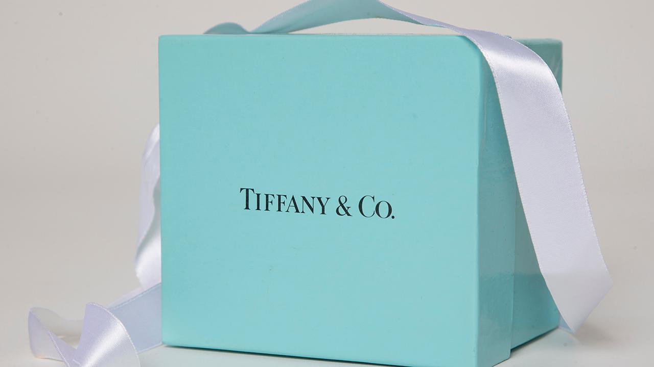 Fox Business Briefs: French luxury group LVMH makes all-cach bid to take over Tiffany &amp; Co.; Popeyes announces the official return date for their popular chicken sandwich.