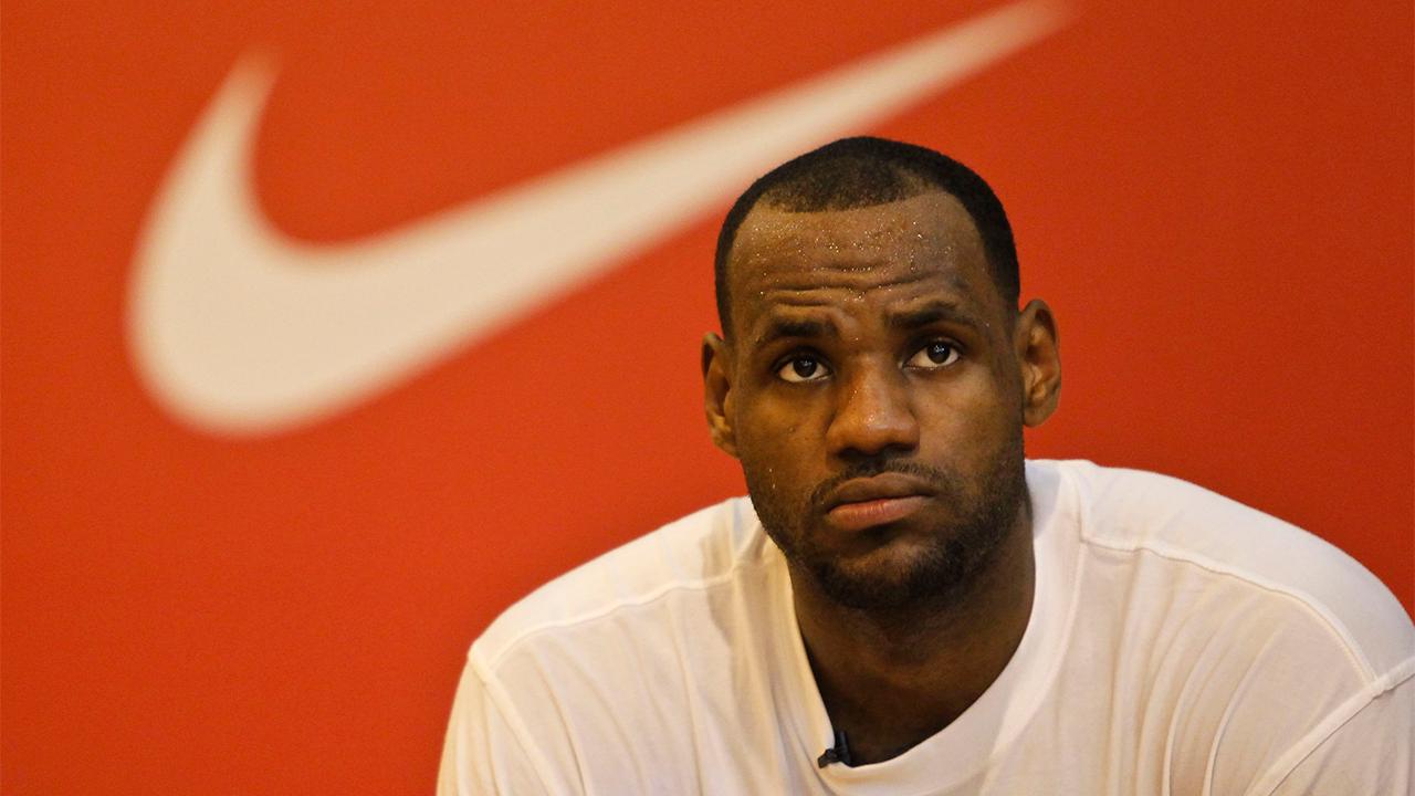 NBA 2020: LeBron James, Los Angeles Lakers, billboard, China