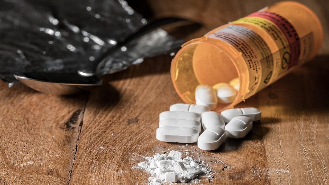 A 'Bulls &amp; Bears' panel including FOX News senior judicial analyst Judge Andrew Napolitano, FOX Business’ Steve Moore and Carol Roth covers drug distributors possibly paying state and local governments billions of dollars over opioid crisis. 