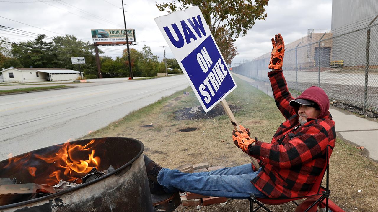 FOX Business’ Grady Trimble reports the United Auto Workers strike against General Motors has ended after six weeks with workers voting to approve a new contract.&nbsp;