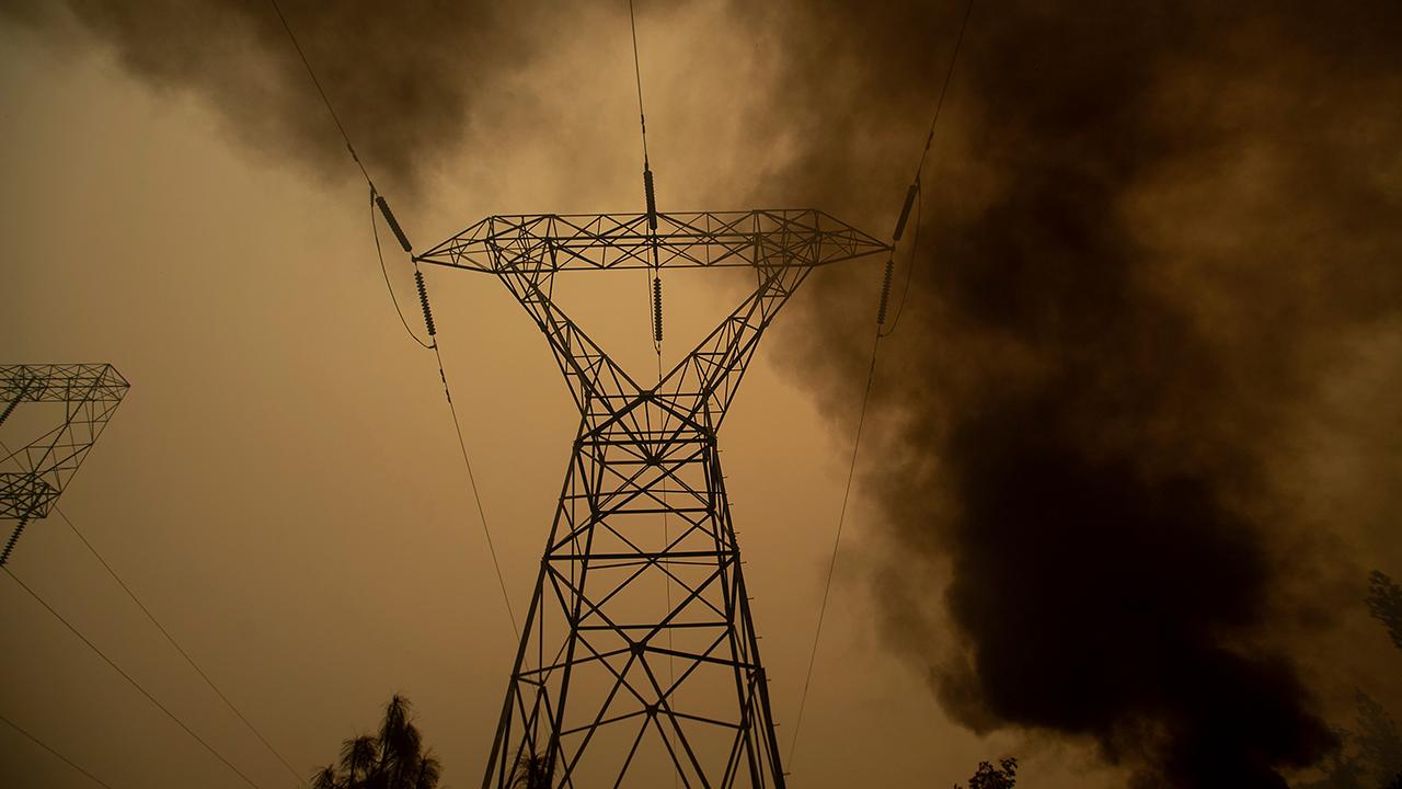 Radio talk show host Larry Elder discusses the PG&amp;E blackout controversy and who is to blame. 