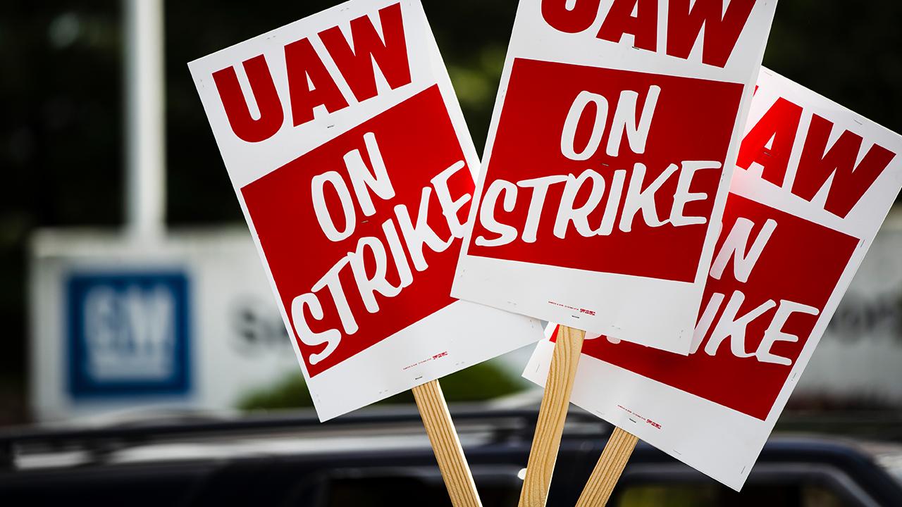 Former Ford Motors CEO Mark Fields discusses the end of the United Auto Workers’ strike against General Motors and where the auto industry will go from here. 