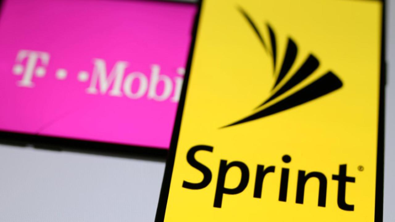 FOX Business' Charlie Gasparino discusses how five investors are predicting the reported repricing of a deal as Sprint's financials weaken.