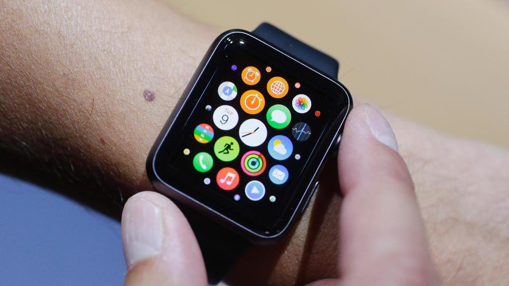 FOX Business contributor and senior editor-at-large for Fortune Magazine Adam Lashinsky discusses the positive health benefits the Apple Watch brings to the table.