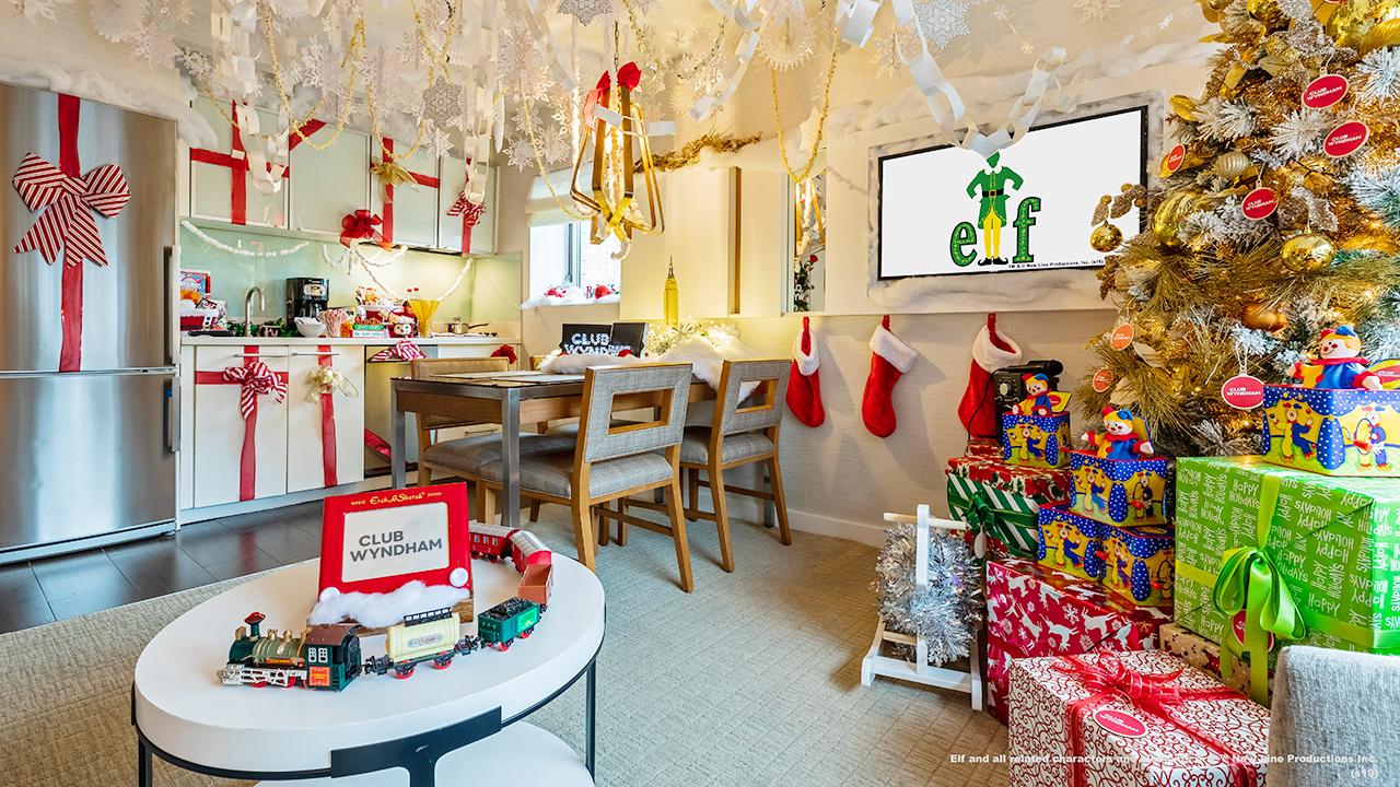 Wyndham Midtown hotel is getting in the Christmas spirit with an 'Elf'-themed hotel room. FOX Business' Cheryl Casone with more.