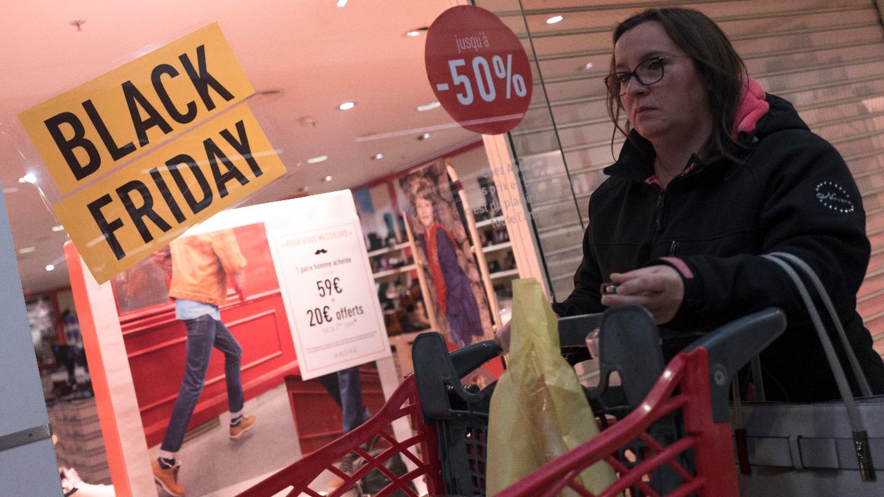 Black Friday shopping in Chicago is 'pretty quiet.' FOX Business' Grady Trimble with more.