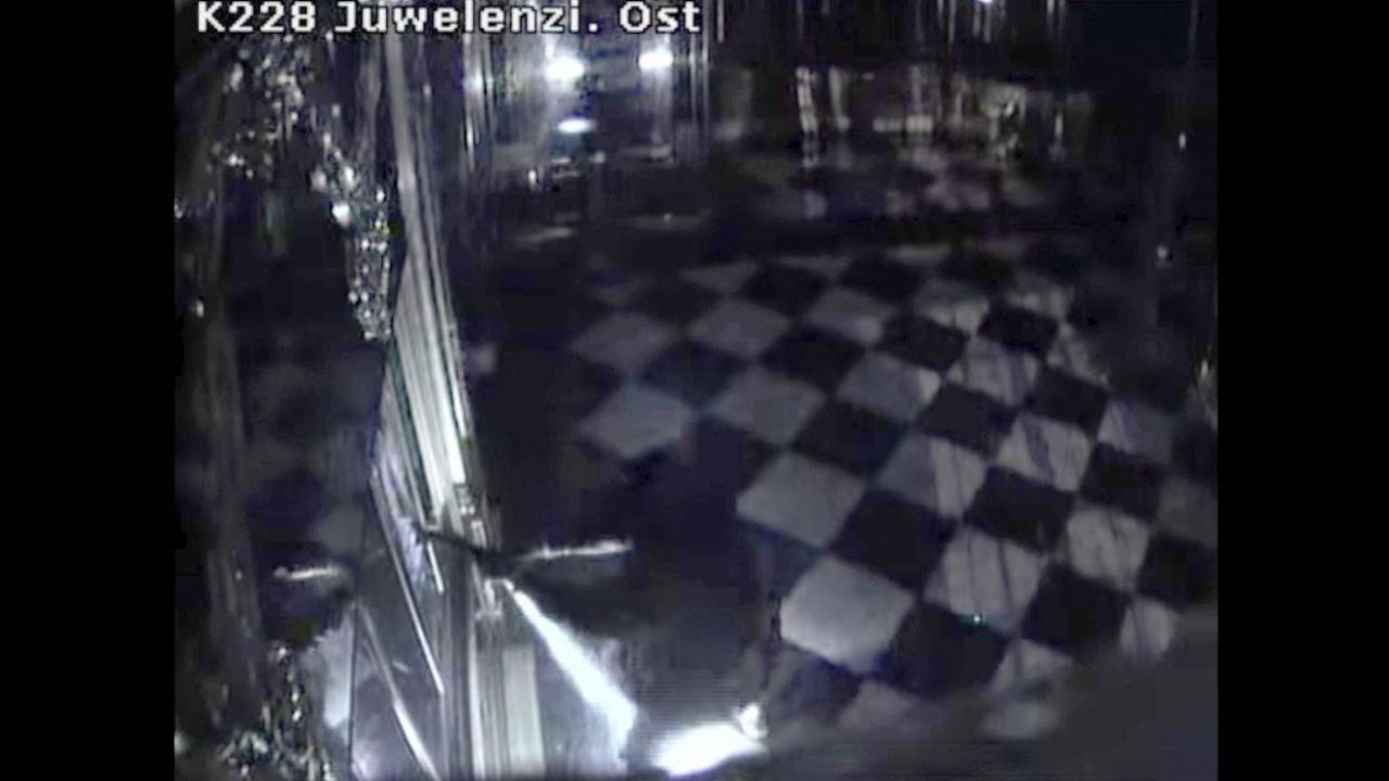 New video shows the Dresden, Germany museum thieves in action as they take off with precious jewels. FOX Business’ Maria Bartiromo with more.