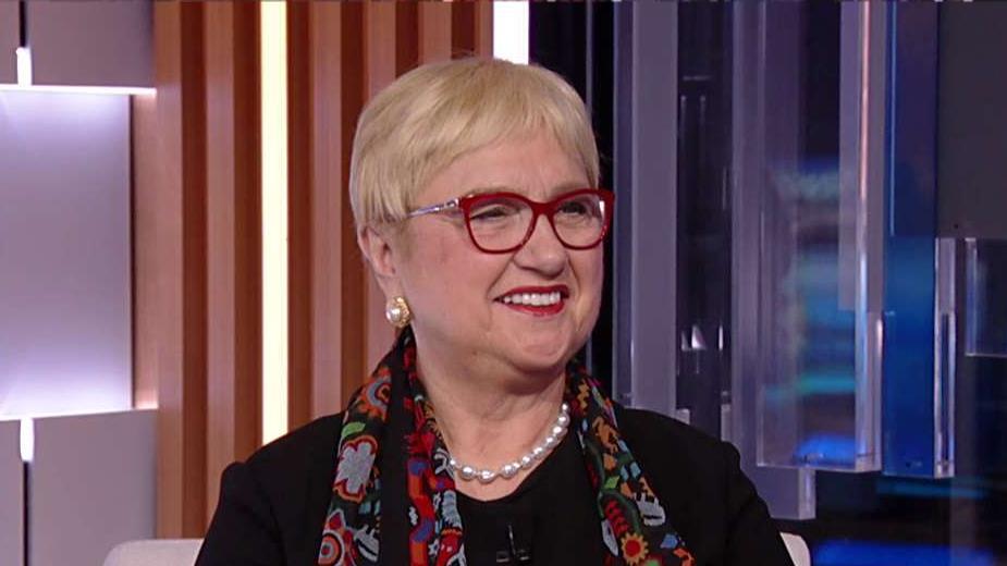 Chef and restauranteur Lidia Bastianich discusses how she will be preparing her turkey this Thanksgiving, her innovations in the food industry, the economy based on food sales, her new book about her time in the restaurant industry, and food delivery.