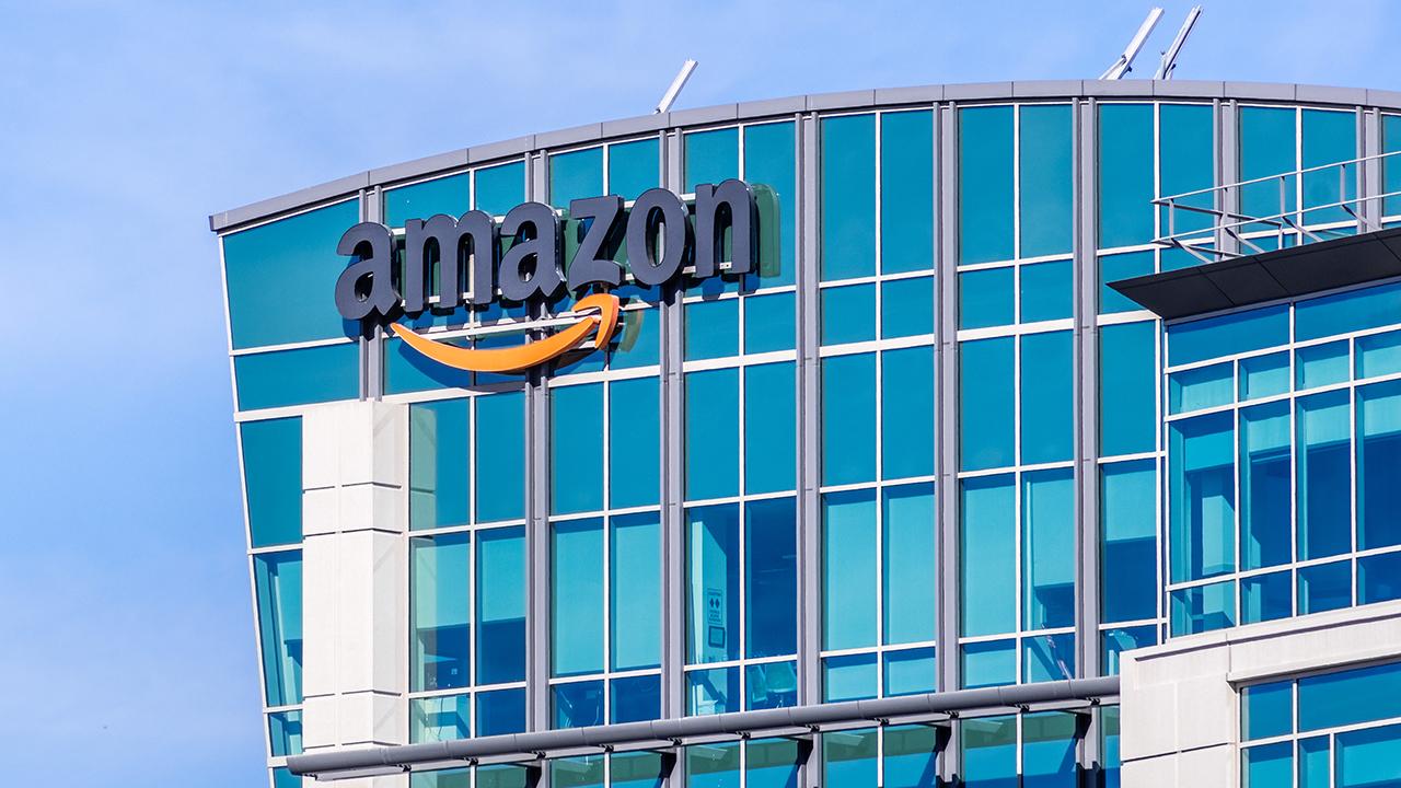 FOX Business' Deirdre Bolton discusses Amazon's plan to open a grocery store near Los Angeles, California. Bolton also explains the privacy concerns surrounding Google on collecting health information from millions of Americans. 