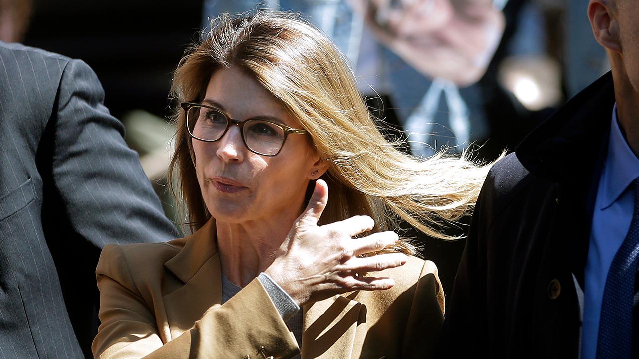 Fox News senior judicial analyst Judge Andrew Napolitano weighs in on Lori Loughlin's upcoming arraignment.