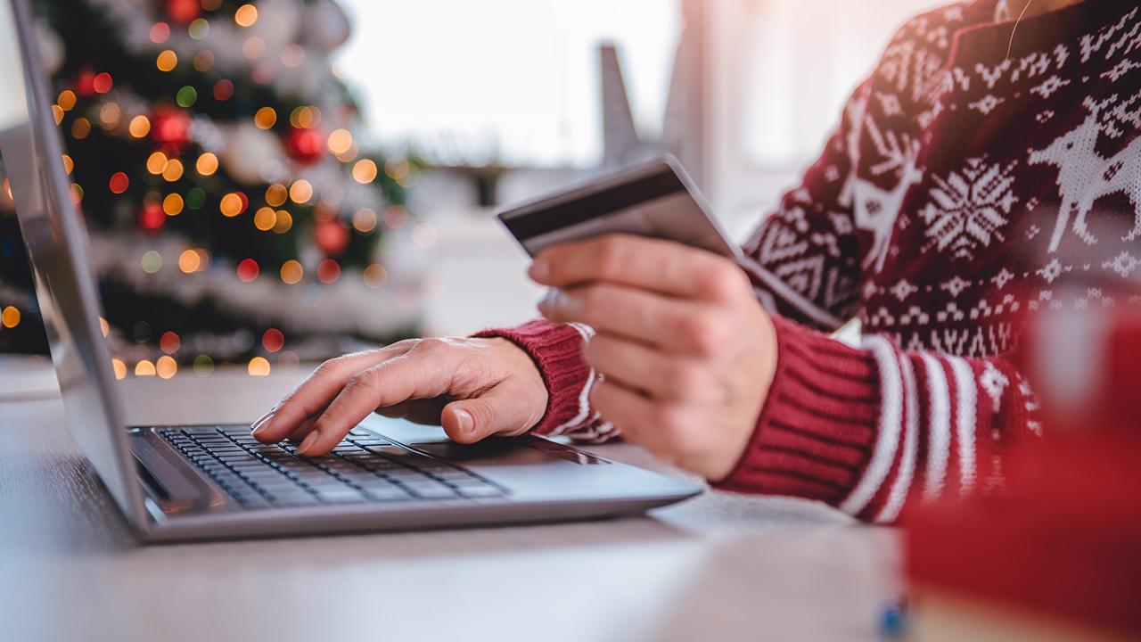 CompareCards chief industry analyst Matt Schulz shares tricks to using credit cards to your advantage during the holiday season.