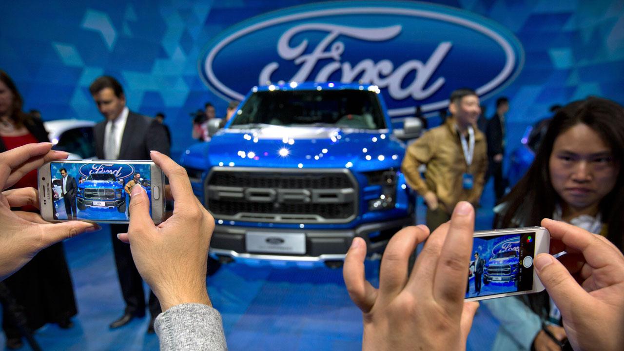 Ford is recalling half-a-million ‘super duty’ pickup trucks due to risks of the interior catching on fire after a crash. FOX Business’ Grady Trimble has the latest. 