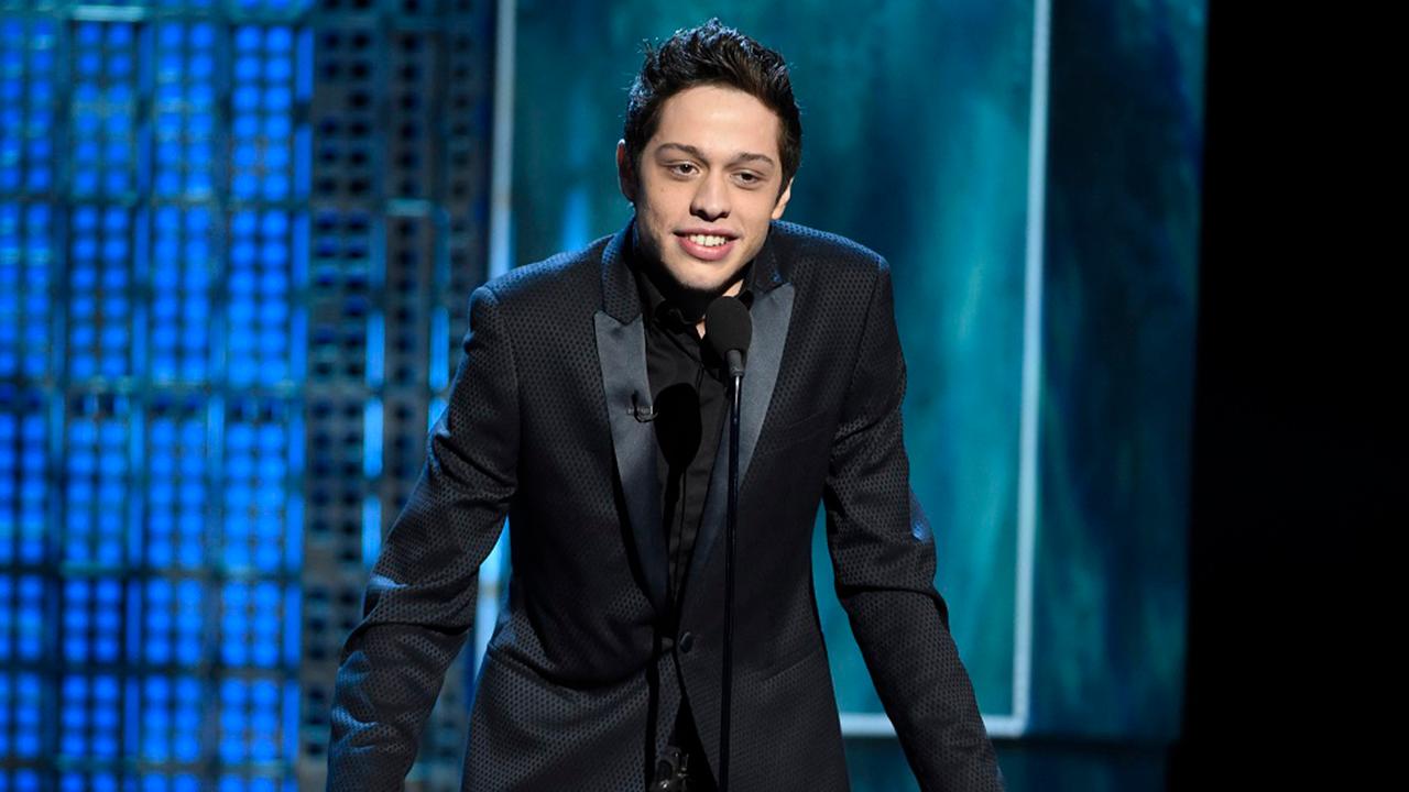 Fans will be hit with $1 million fine for disclosing any information about comedian Pete Davidson's stand-up. Radio host Mike Gunzelman with more.