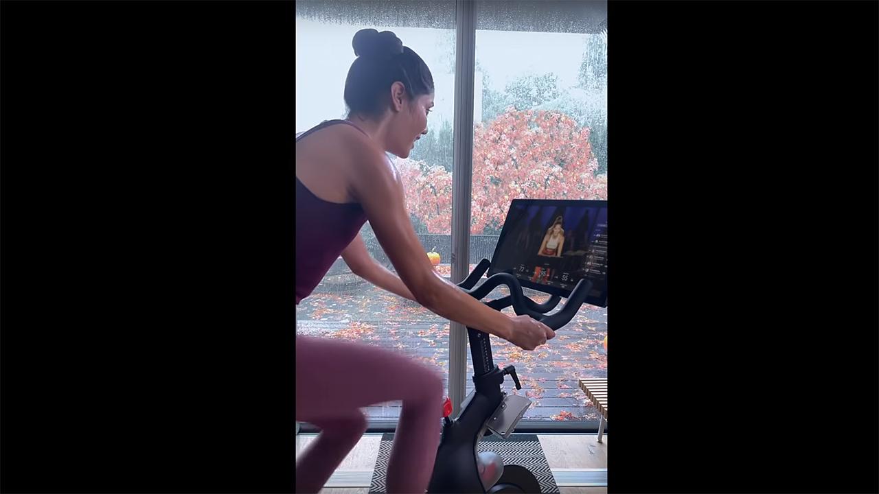 FOX Business' Kristina Partsinevolos and FOX News Headlines 24/7 reporter Carly Shimkus discuss the criticism of Peloton's 2019 holiday ad.