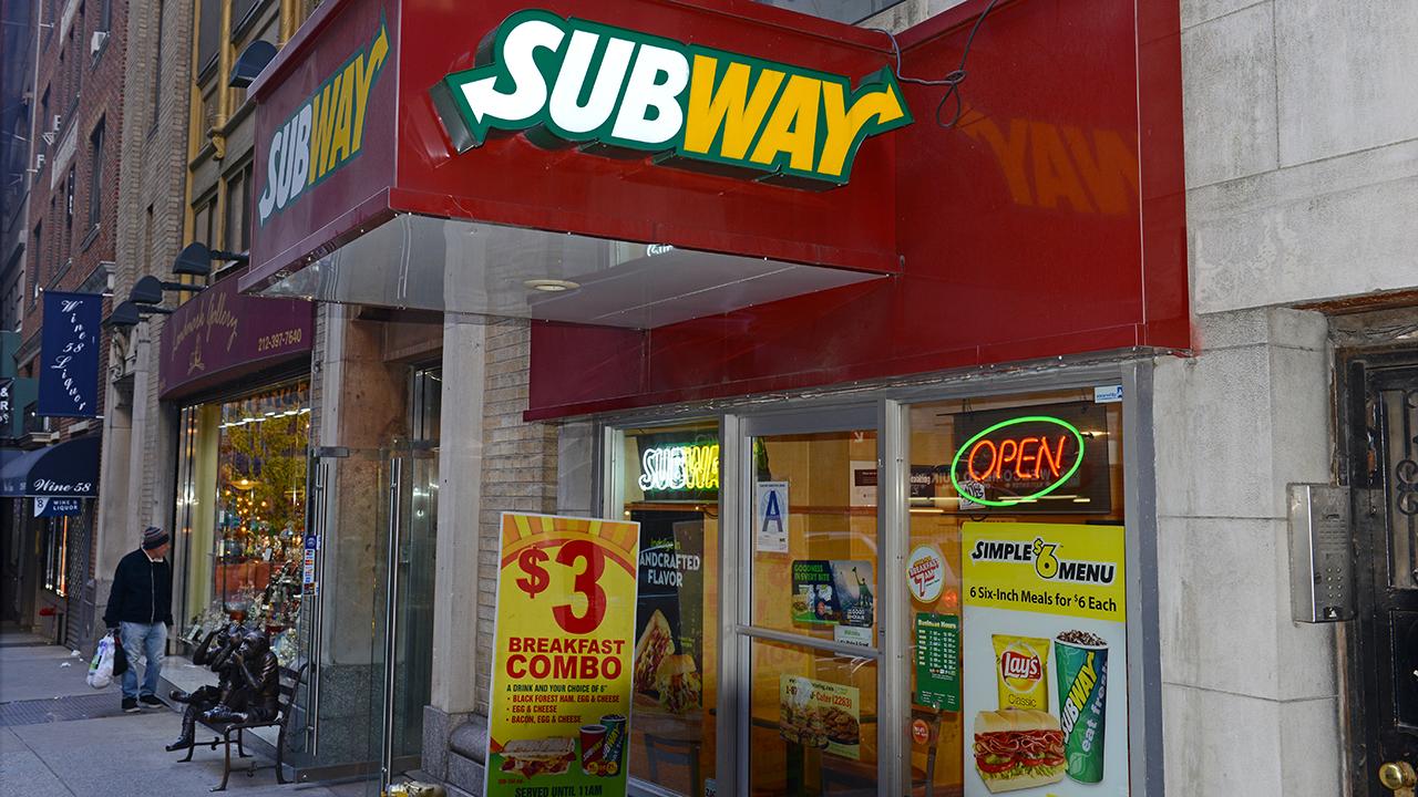 Franchisees are concerned after  Subway's new CEO John Chidsey reportedly slashed prices. FBN's Lauren Simonetti with more. 