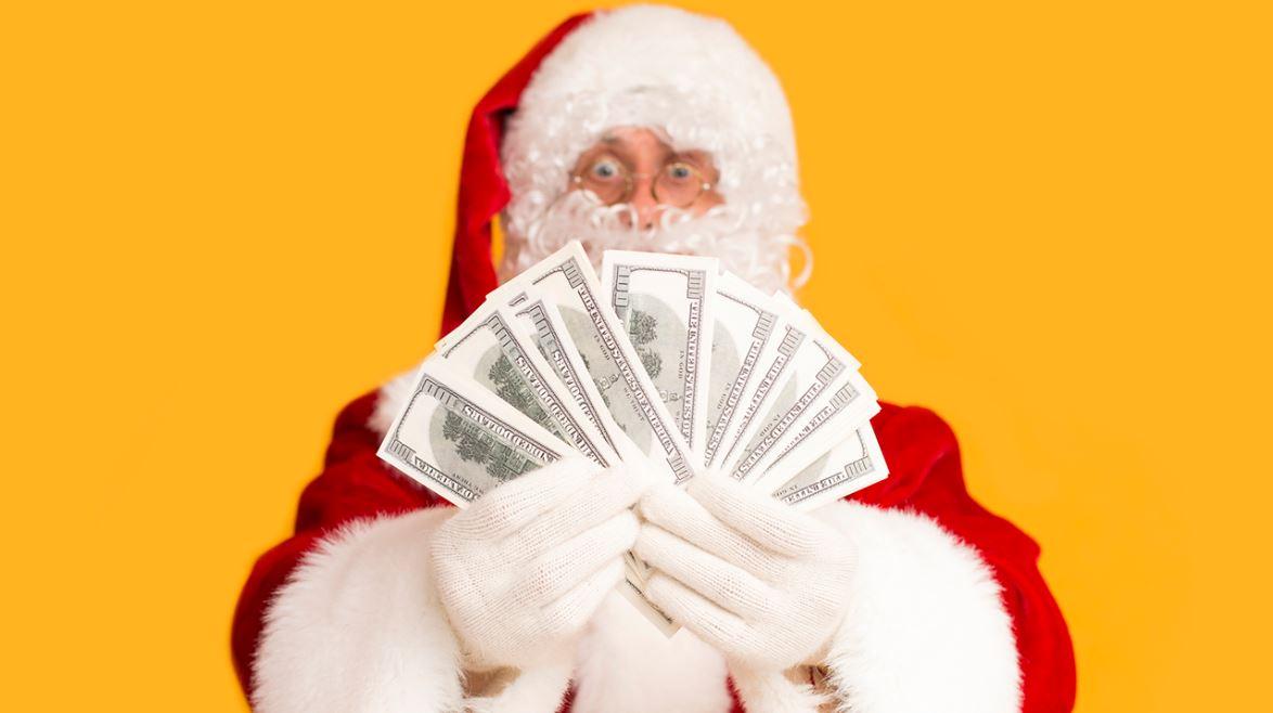 Playing Santa Claus is the most lucrative job of the Christmas season with a good look-alike making up to $20,000 in 40 days. FOX Business’ Grady Trimble with more.