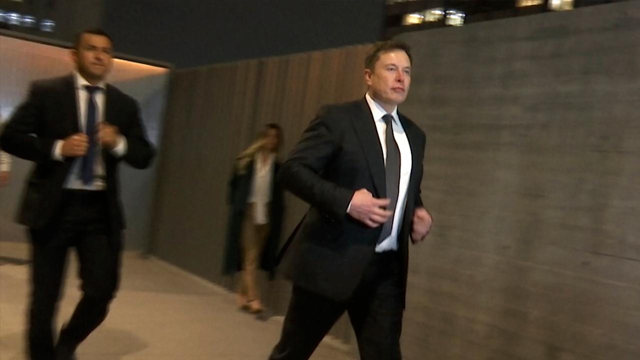 FOX Business’ Robert Gray reports on SpaceX CEO Elon Musk’s defamation trial, saying the jury has just begun deliberation. 