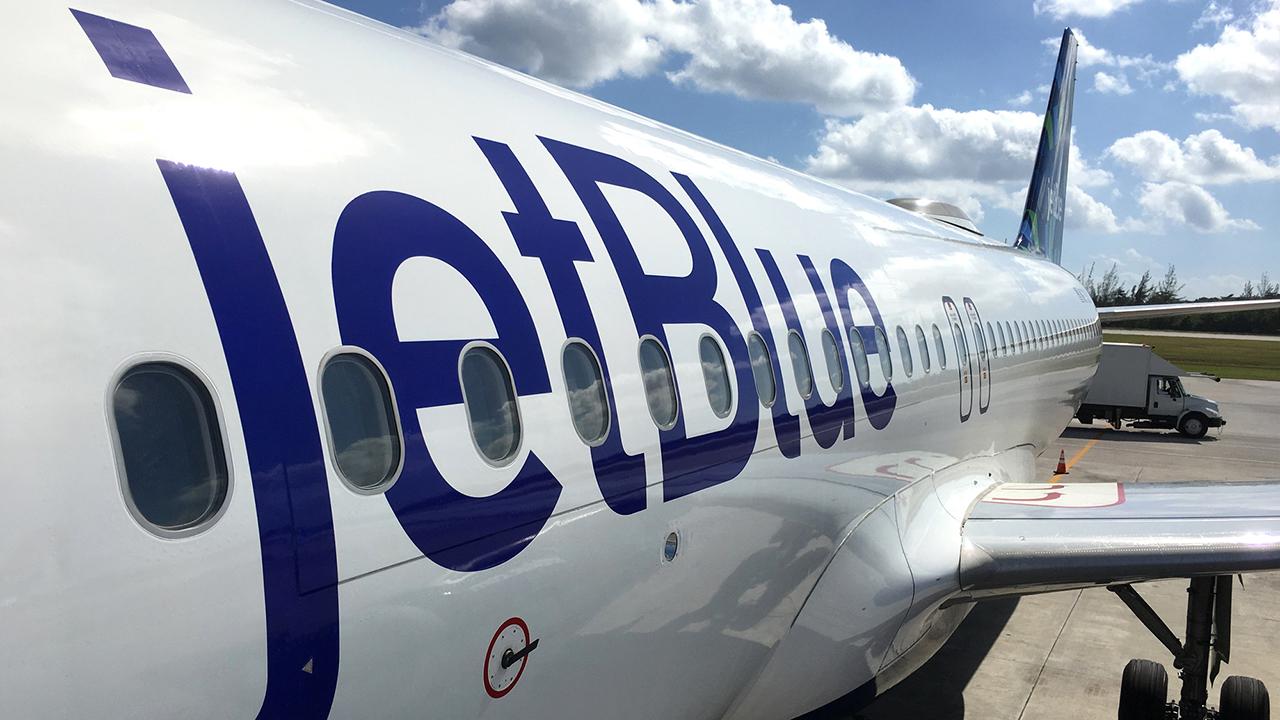 Radio host Mike Gunzelman discusses JetBlue's method to relaxing travelers and breaks down a poll on how many arguments people will have en route.