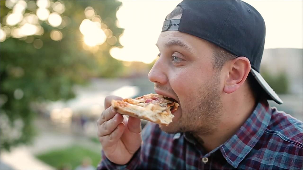 Barstool Sports CEO Rates Papa's Pizza in Milford, 'Where Are We?