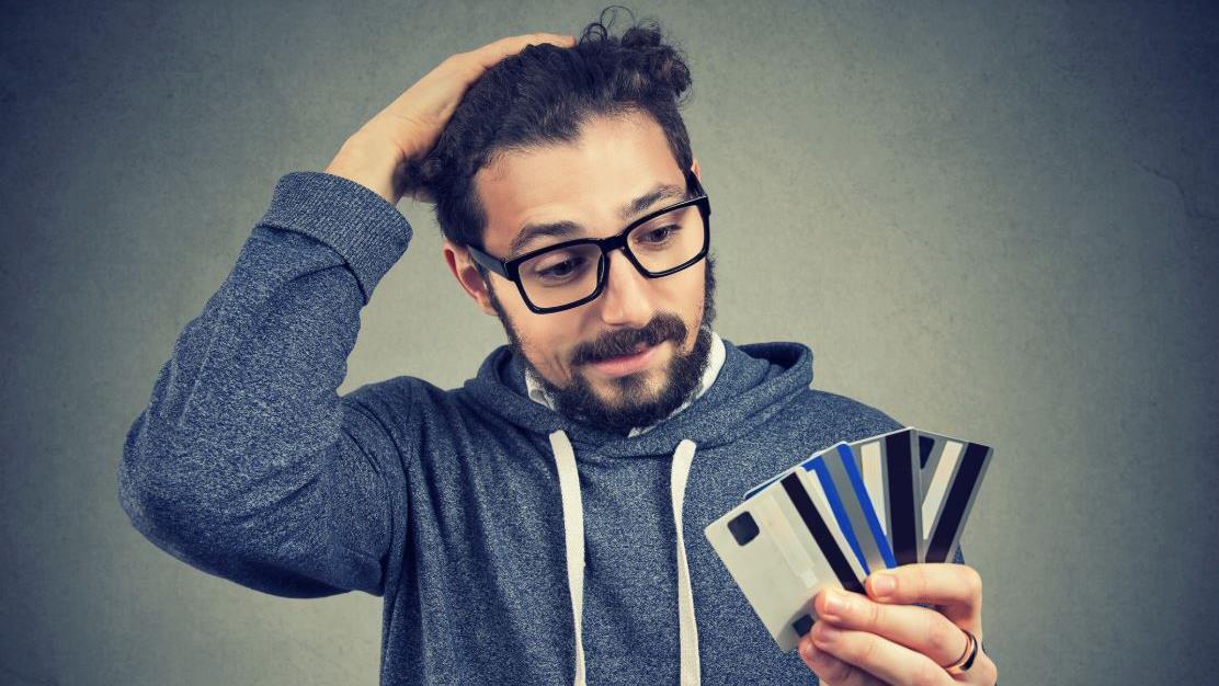 Creditcards.com industry analyst Ted Rossman breaks down ways Americans can boost their credit scores regardless of their income.