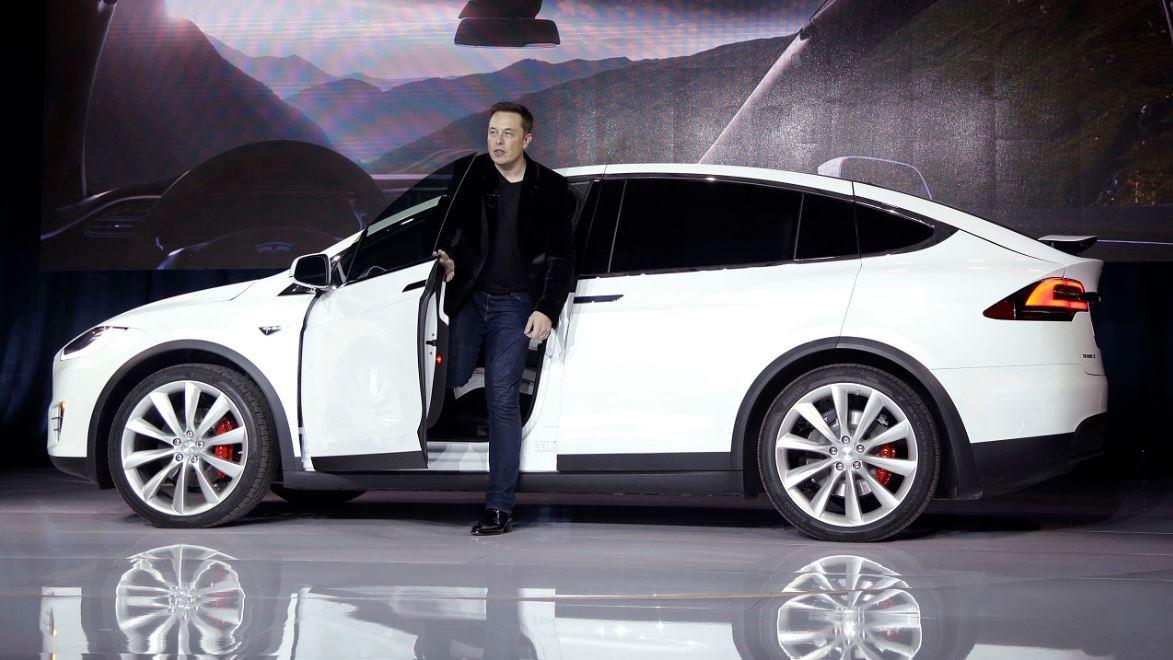 Tesla CEO Elon Musk was at his company’s new Shanghai plant for the first Model 3 deliveries. FOX Business’ Grady Trimble with more.