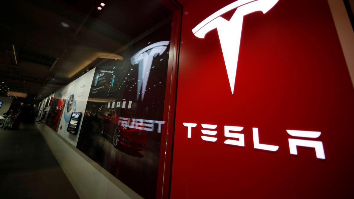 Tesla achieved record levels of production to close 2019 and Apple shares rise as price target increases. FOX Business’ Kristina Partsinevelos with more.