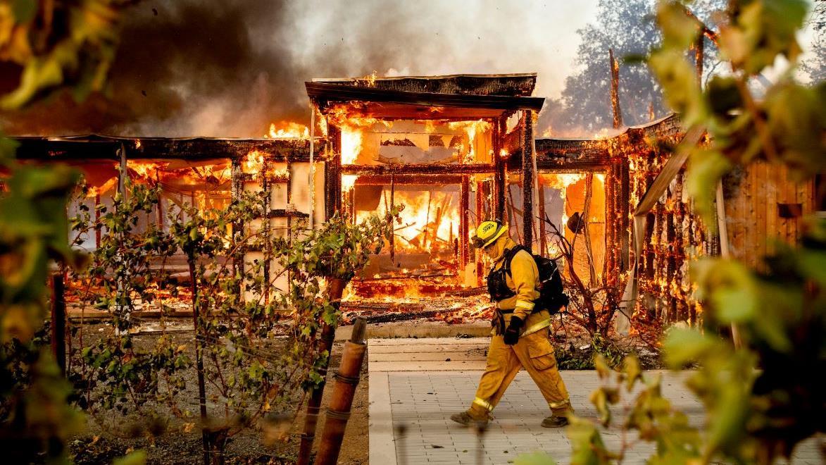 FOX Business’ Susan Li report on how the California wildfires are driving up the cost of homeowners' insurance, impacting the real estate market. 