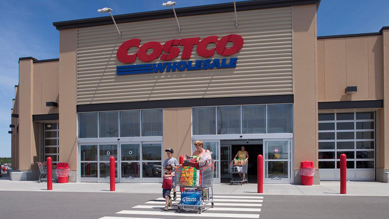Costco's food court is becoming members-only. FOX Business' Cheryl Casone with more. 