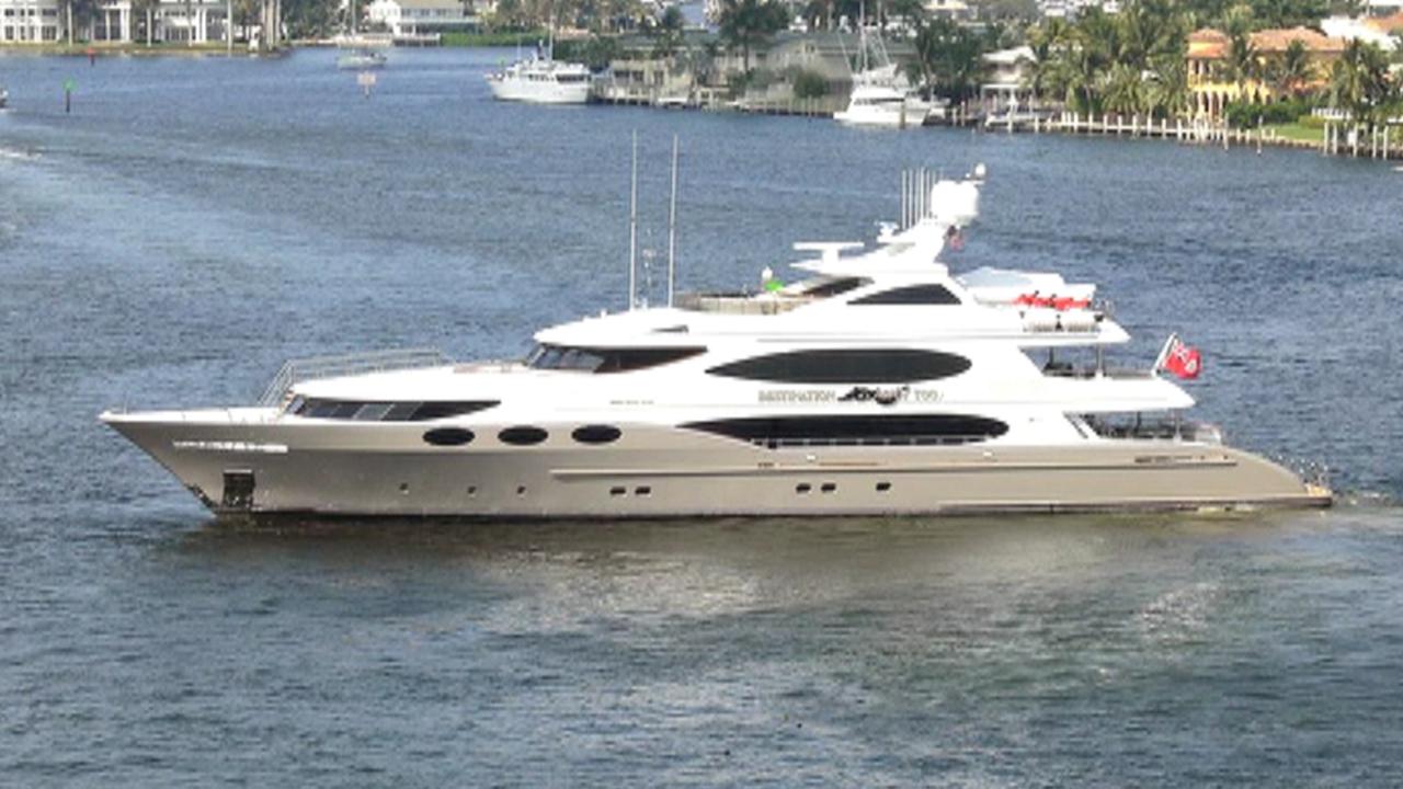 FOX Business’ Cheryl Casone says ‘bigger seems to be better’ at this year’s Miami Yacht Show.