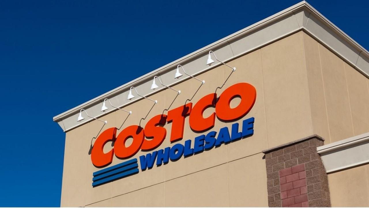 Americans are stocking up at Costco as coronavirus fears force people to shelter at home. FOX Business’ Kristina Partsinevelos with more. 