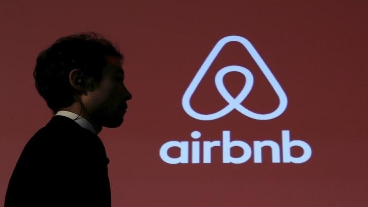 Airbnb updated its policies amid the global coronavirus pandemic. FOX Business’ Ashley Webster with more.  