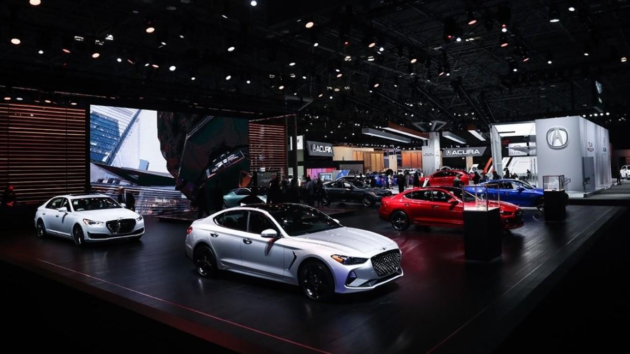 FoxNews.com automotive editor Gary Gastelu discusses the postponement of the New York Auto Show and the impact it will have on dealers.