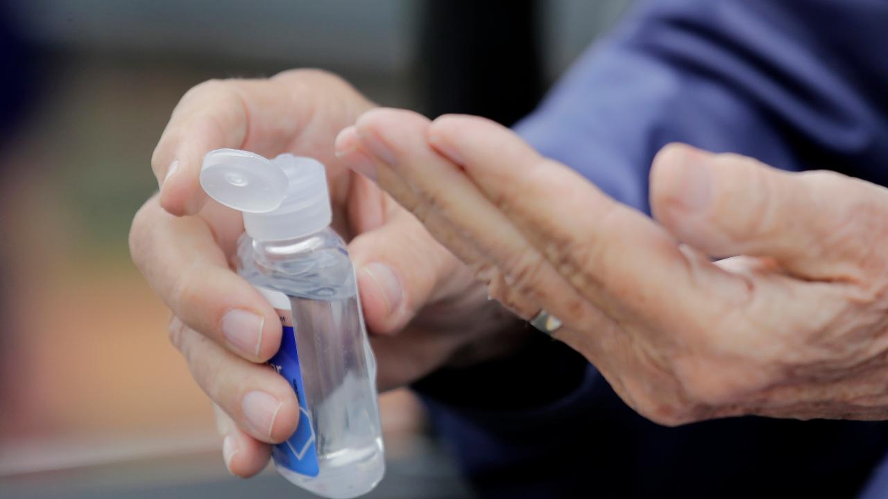 Some Senate members received an expired shipment of hand sanitizer from 2009. FOX Business’ Edward Lawrence with more. 