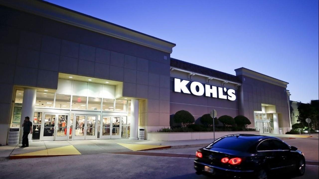 Former Toys ‘R’ Us CEO Gerald Storch discusses Target’s slowing online retail growth and the future of Kohl’s. 