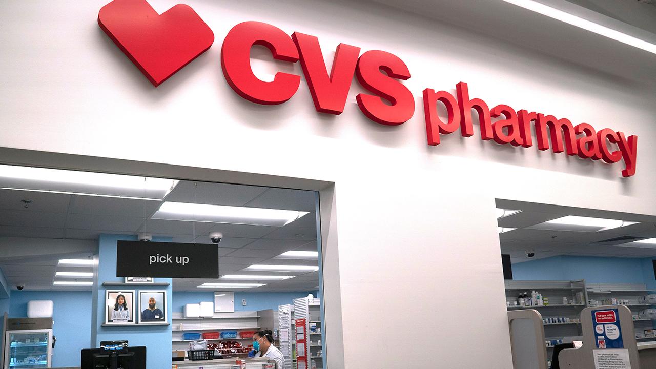 CVS is hiring 50,000 during the coronavirus crisis. FOX Business’ Lauren Simonetti with more. 