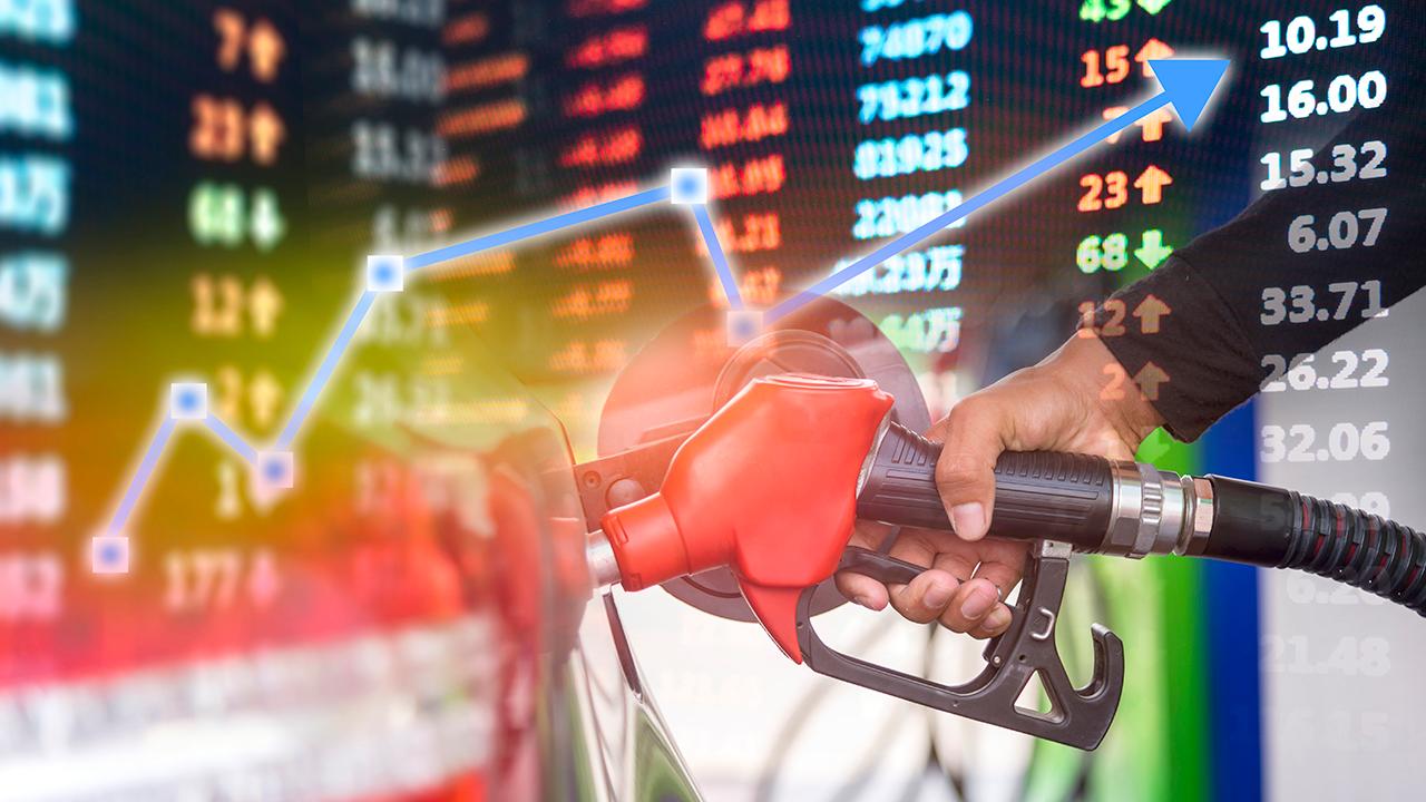 OPIS Global Head of Energy Tom Kloza provides insight into the record oil plunge. 