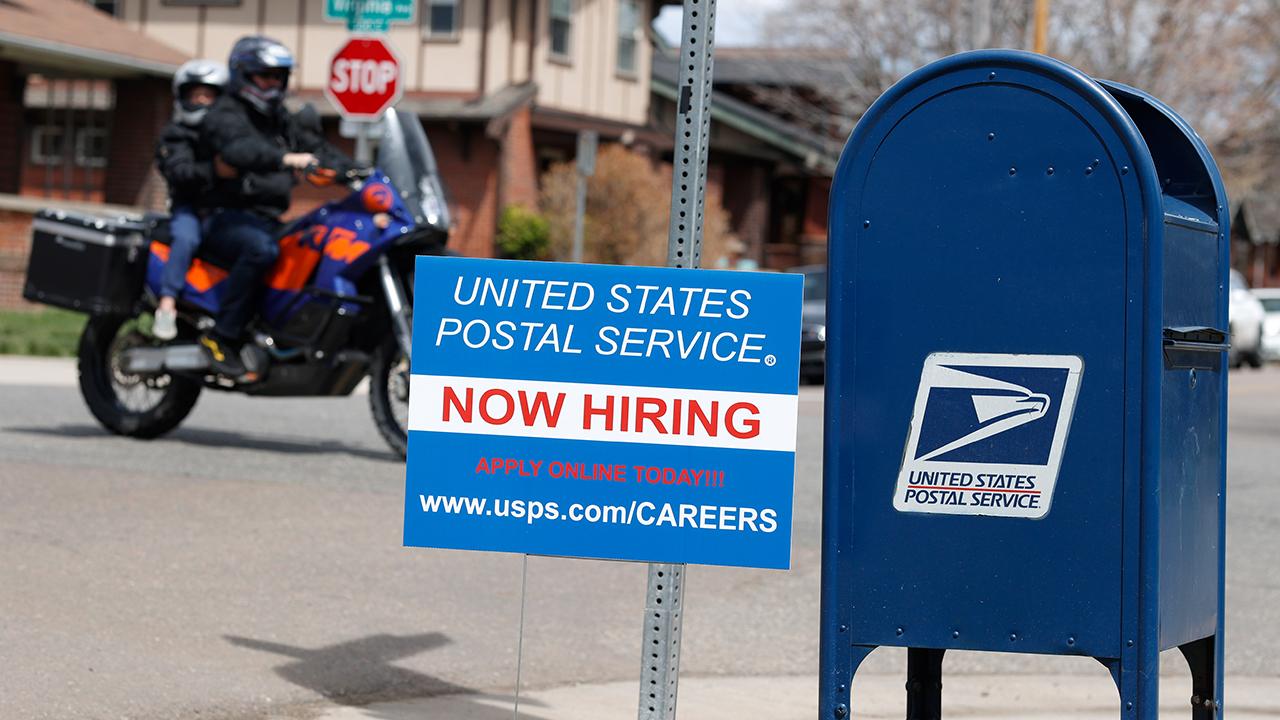 The debate over funding for the post office continues in Washington. FOX Business’ Hillary Vaughn with more.