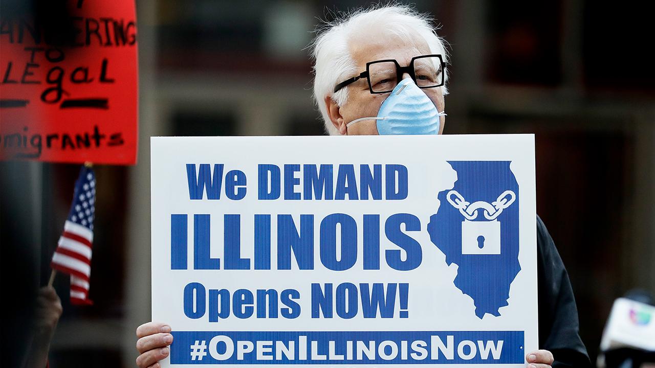 Protestors in Chicago don’t like the one-size-fits-all approach on lockdowns and want the decision to reopen left up to individual businesses. Fox News’ Mike Tobin with more. 