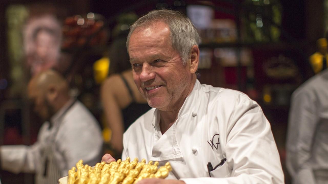 Celebrity Chef Wolfgang Puck discusses the state of the restaurant industry amid coronavirus and the importance of government supporting it.