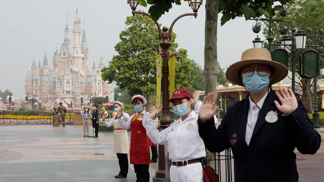 Disneyland Shanghai reopens with new measures including mask-wearing and temperature checks. FOX Business’ Lauren Simonetti with more.