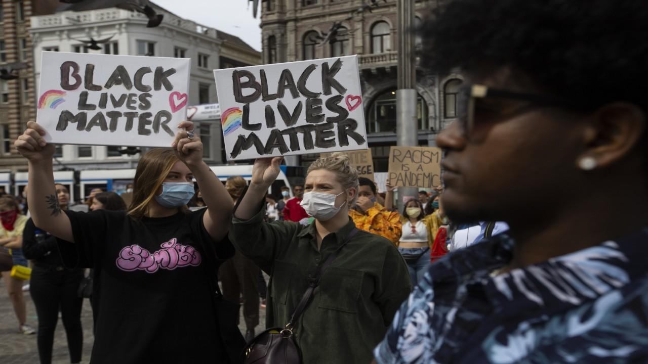 Fox News medical contributor Dr. Marc Siegel discusses the possibility of a second wave of coronavirus due to congregating amid George Floyd riots and protests.