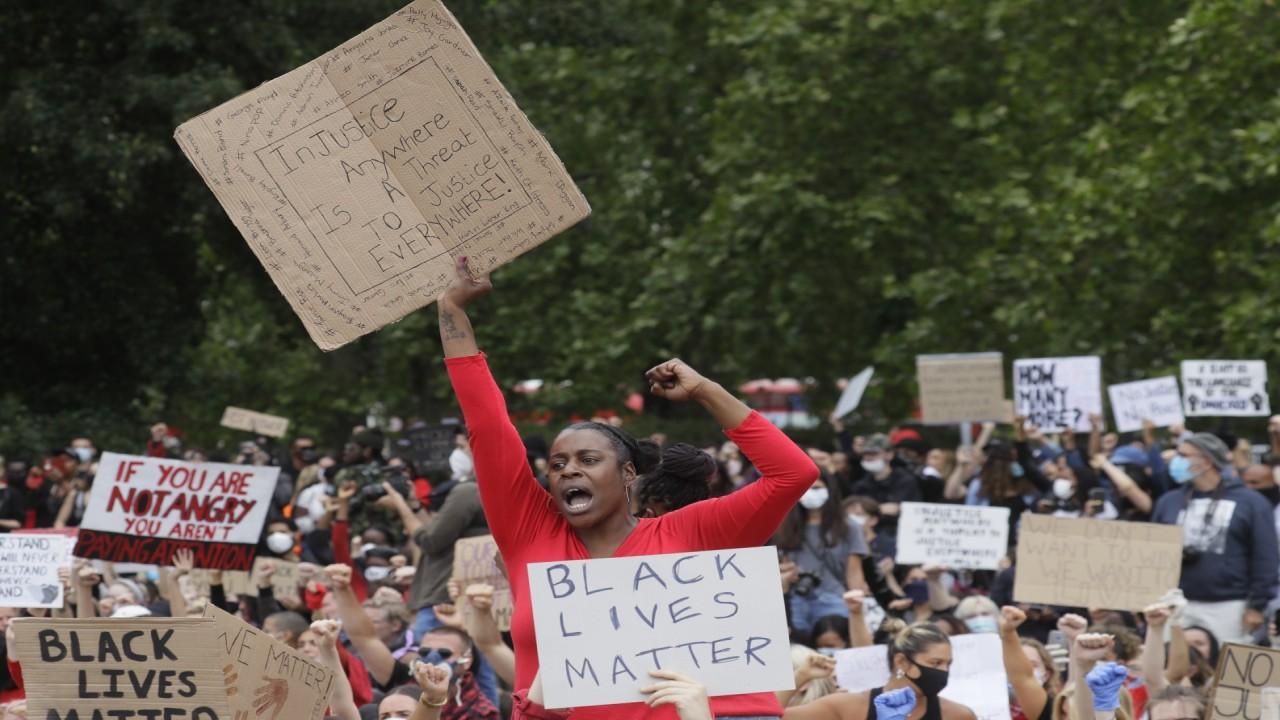 London protesters congregate at Hyde Park to protest international racial injustice. Fox News correspondent Greg Palkot with more.