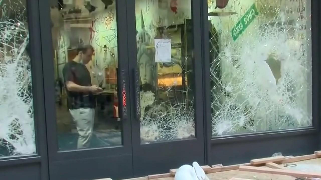 New York City rioters continue to break into and loot stores even after they've been boarded up. FOX Business' Kristina Partsinevelos with more.