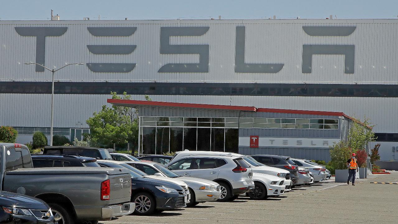 Sources tell FOX Business’ Charlie Gasparino that Tesla shares could collapse after inclusion since estimates of earnings are lower than current prices. 