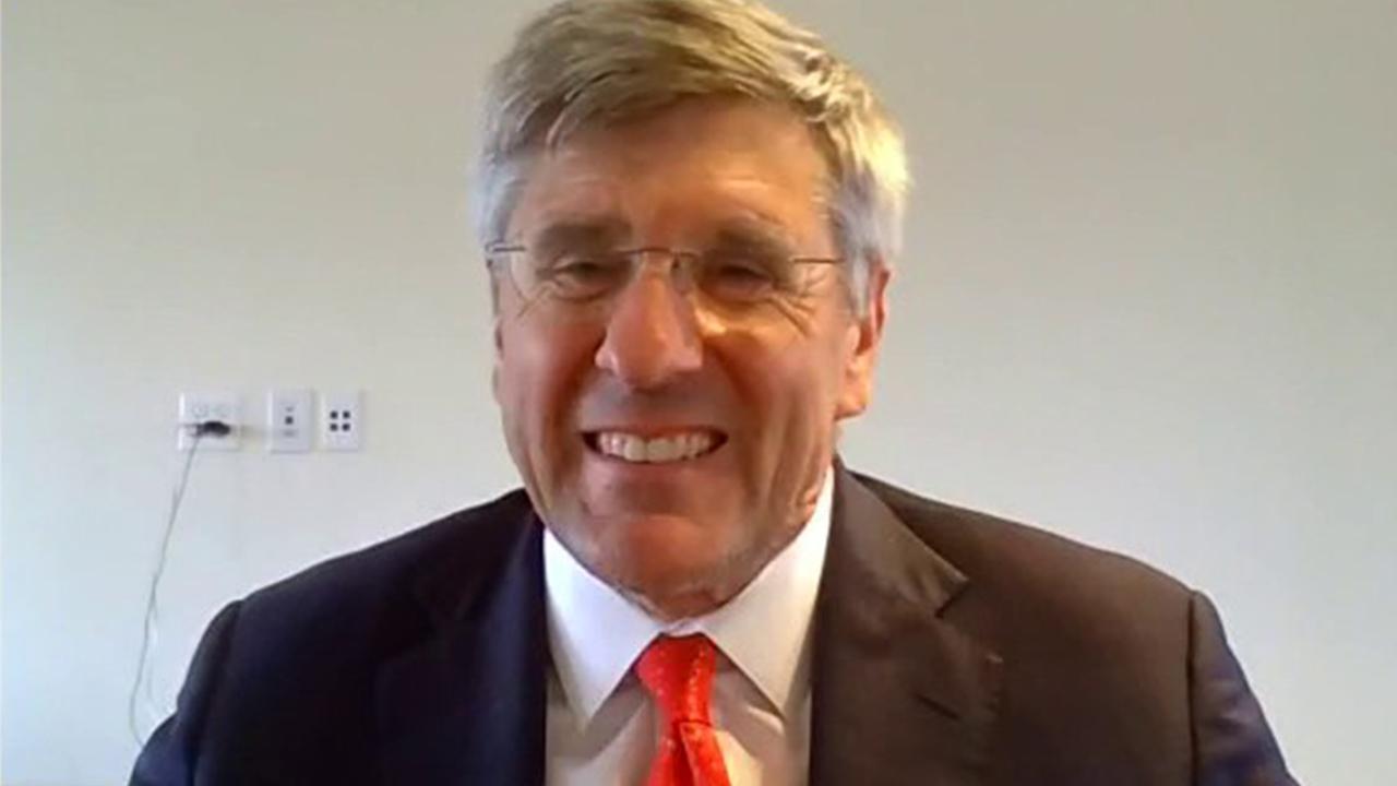 FreedomWorks economist Steve Moore says the next stimulus package should include a payroll tax cut because nothing else in the package will stimulate growth.