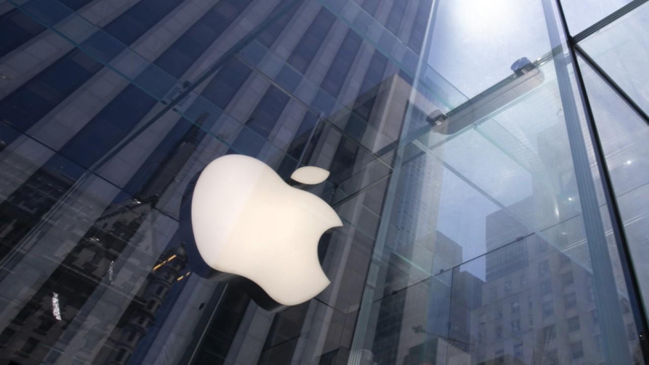 Apple unveiled a plan to be carbon neutral within the next decade. FOX Business’ Susan Li with more.