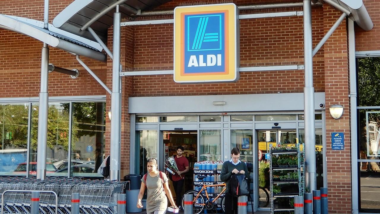 FOX Business' Jeff Flock tours America's newest grocery chain Aldi and its unique operations.