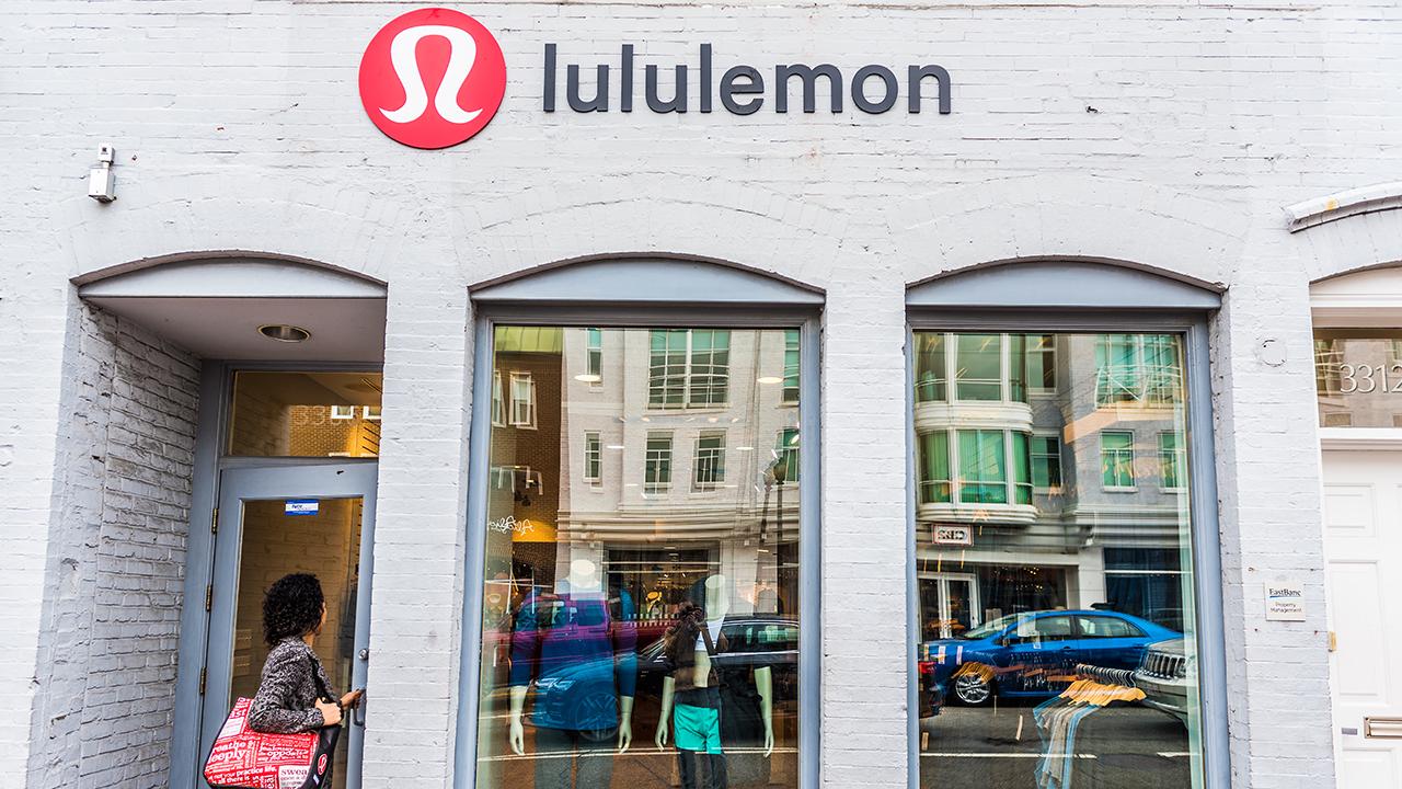 Some are calling Lululemon hypocritical after promoting an online workshop to ‘resist capitalism.’ FOX Business’ Susan Li with more.