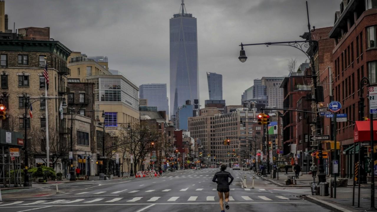 Millennials are moving into Manhattan alone as rent prices plummet due to the coronavirus pandemic. FOX Business' Kristina Partsinevelos with more.